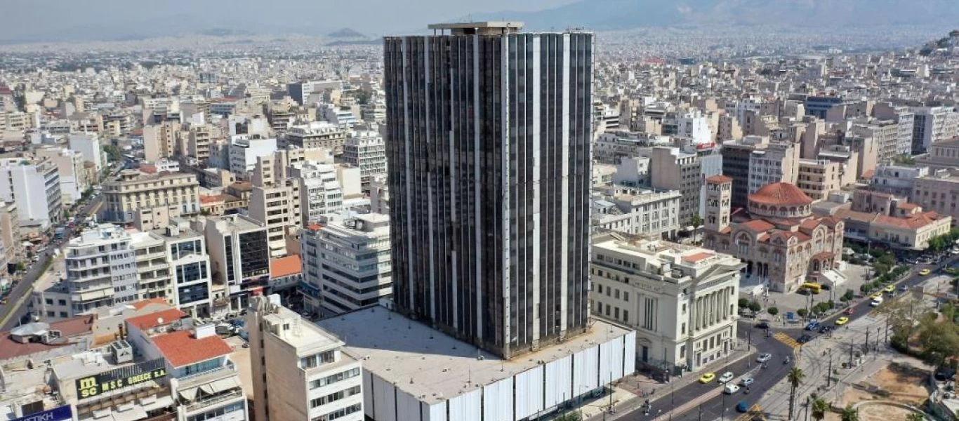 Ο Πύργος του Πειραιά έβαλε τα γιορτινά του - Έγινε η φωταγώγηση για τα Χριστούγεννα (βίντεο)